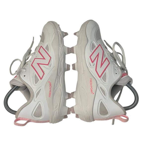 New Balance Unisex White Pink Fresh Foam Velo V4 Softball Cleats Sneakers 7.5 - Picture 2 of 12